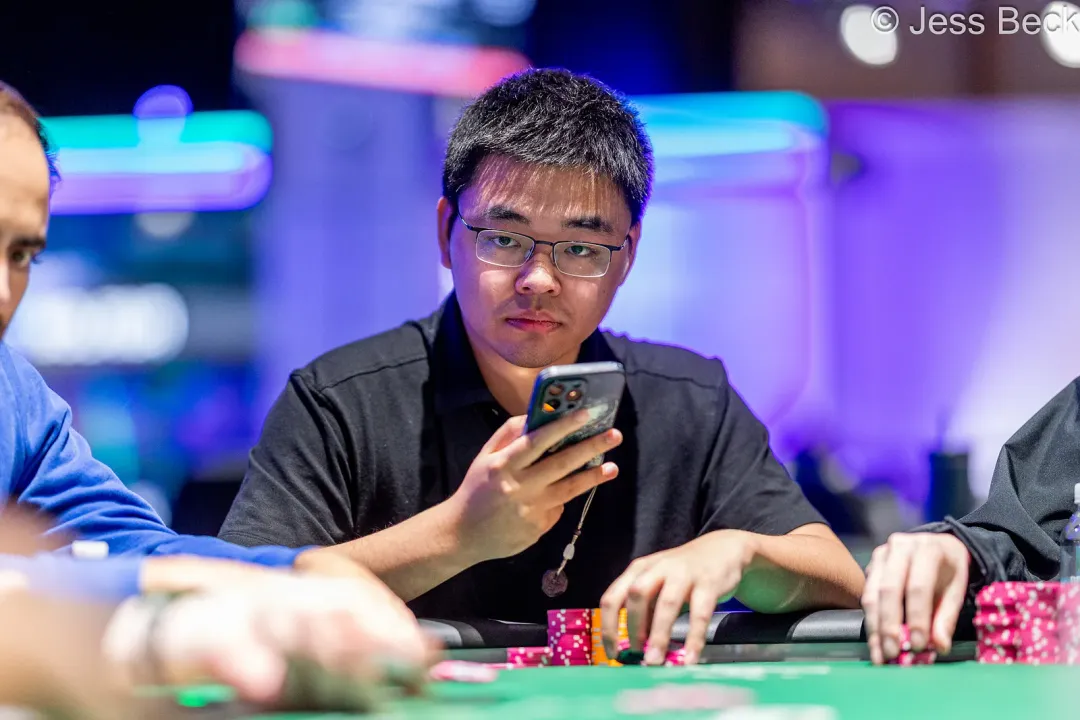 【微扑克】2026WSOP | 主赛剩62人，唐俊杰记分牌第七，携手Tianle Wang、章聪雅挺进Day7