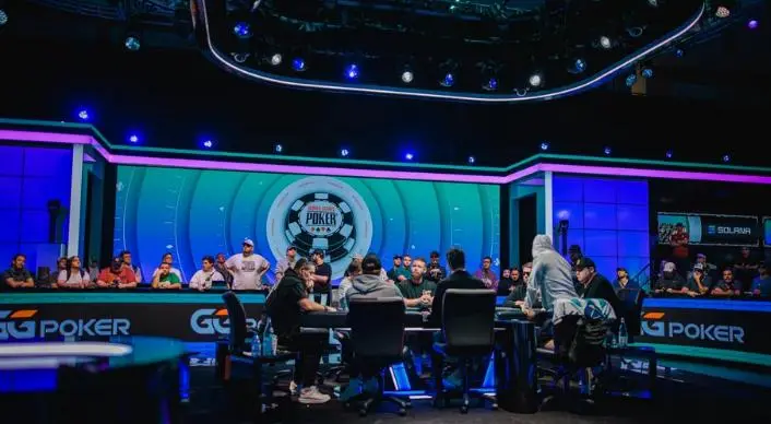 【微扑克】2026WSOP主赛事争议：72强阶段公然“拖局保奖金”，扑克竞技的底线在哪？