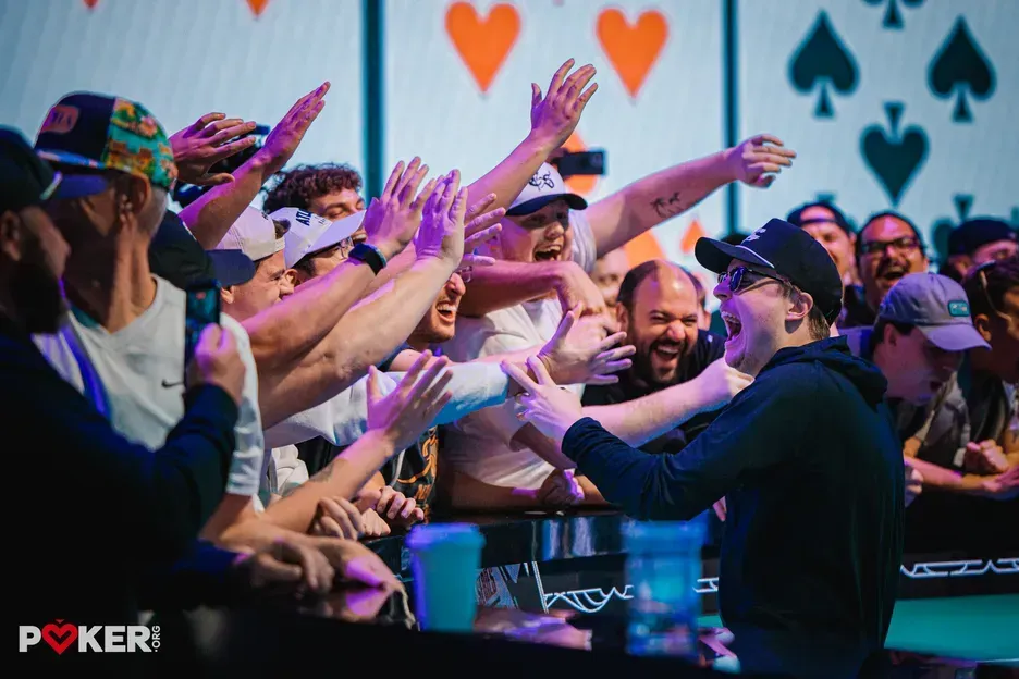 【微扑克】22岁黑马手握1.94亿筹码断层领跑2026WSOP主赛决赛9人桌
